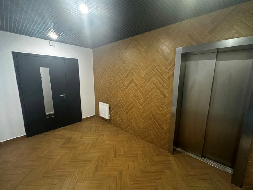 Коммунальщики завершили ремонт подъездов почти в 40 домах Лосинки, фото