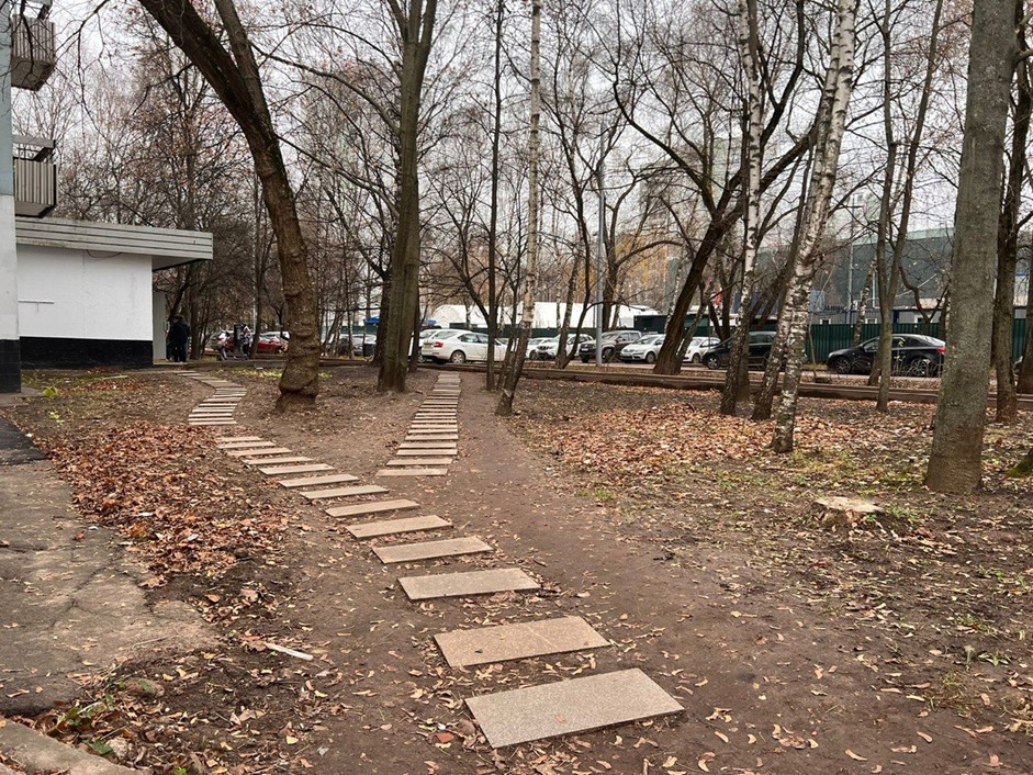 Новые пешеходные дорожки оборудовали в Лианозово, фото