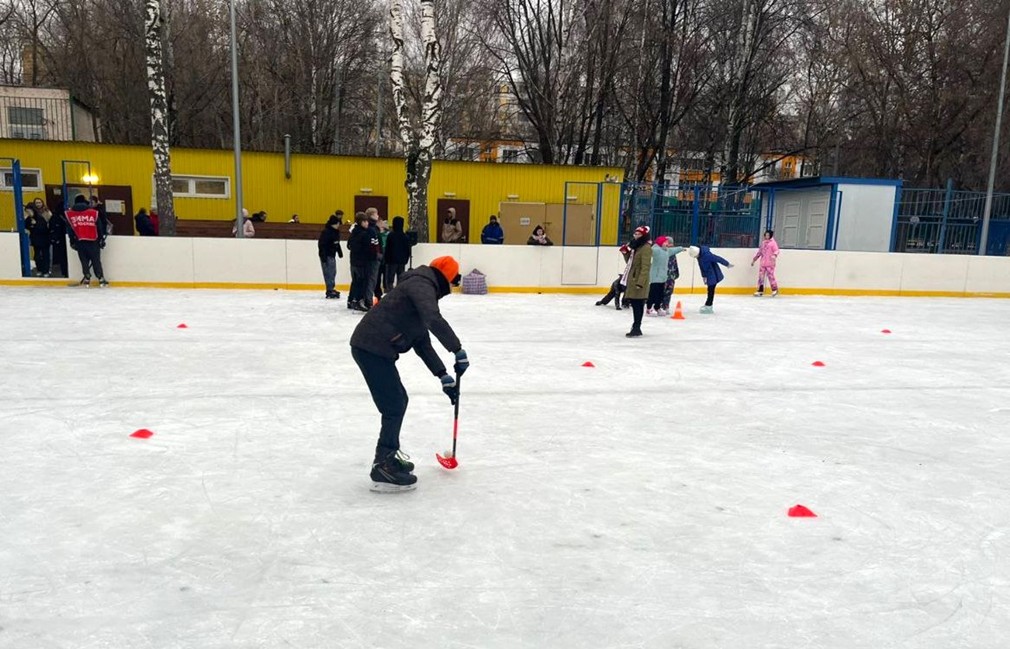 Эстафеты на льду пройдут на катках в Северном Медведково, фото
