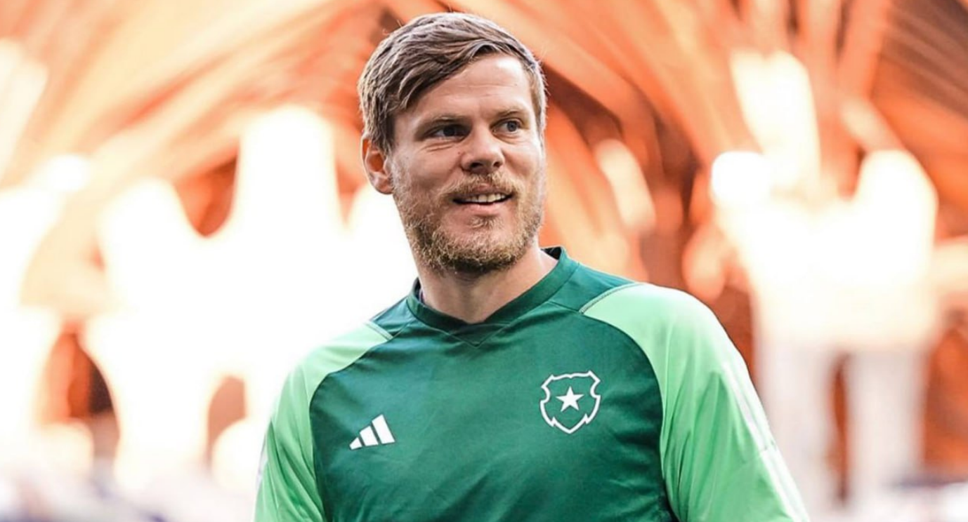 Машина Кокорина с номерами «ВОР» чуть не сбила двух женщин в Москве, фото