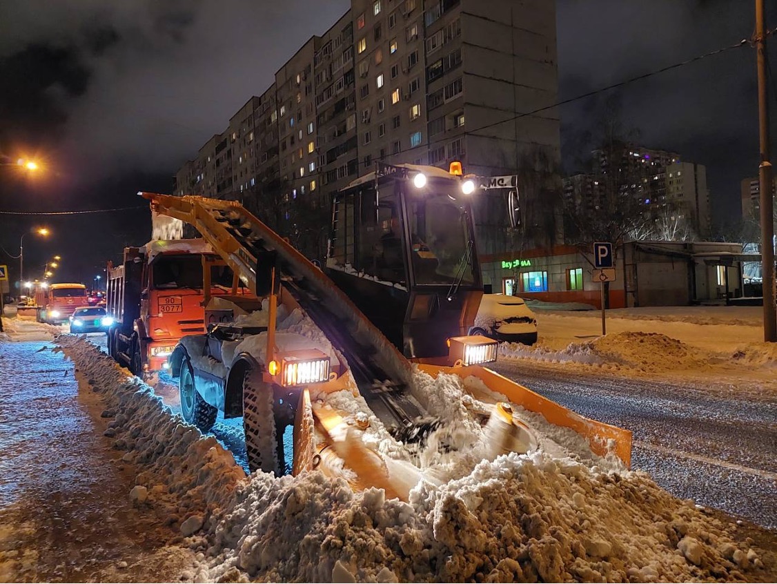 Более 50 единиц спецтехники подготовили к зимнему сезону в Лианозово, фото