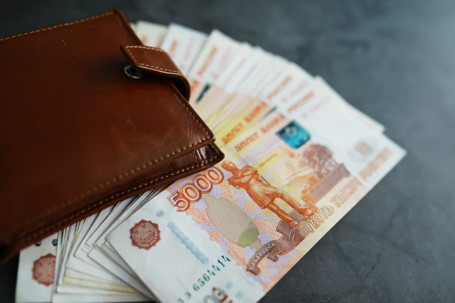 Москвичка неожиданно нашла на балконе 100 миллионов рублей, фото