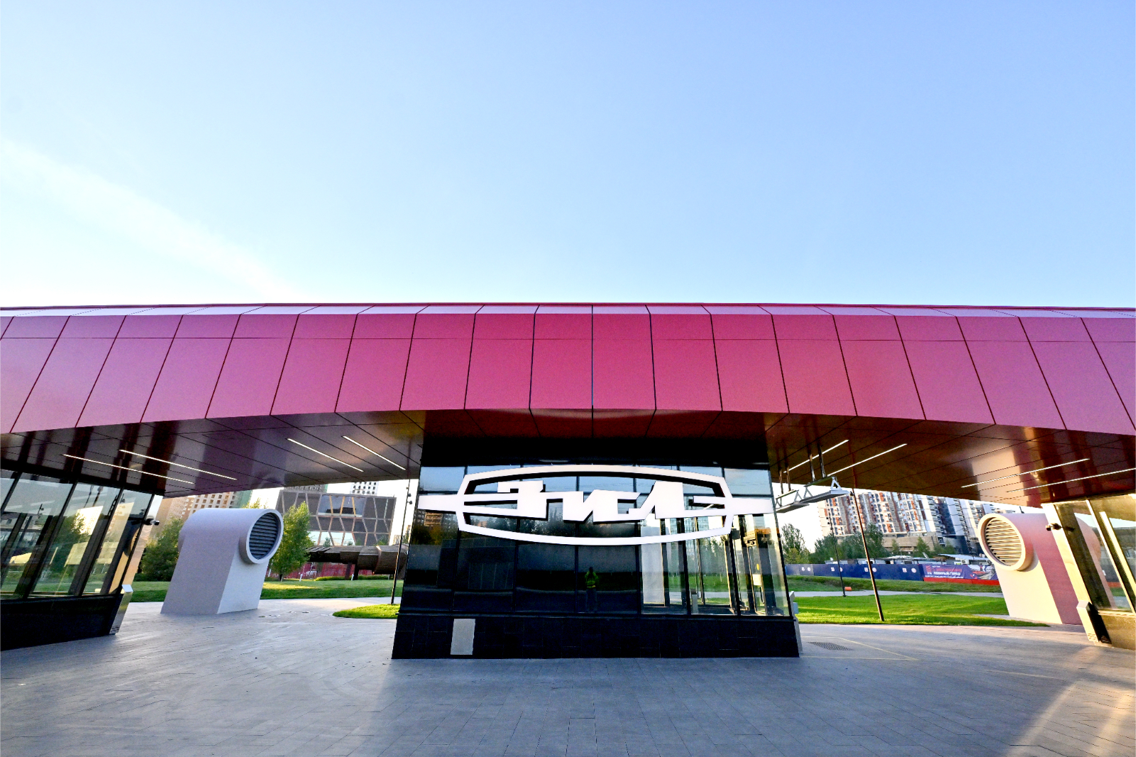 Ефимов: Облик павильонов станции метро «ЗИЛ» отсылает к промышленному прошлому завода, фото