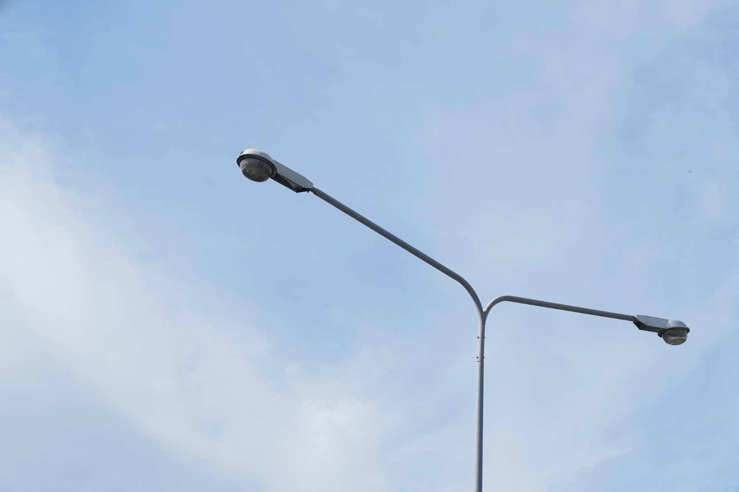 Новые опоры освещения установили по двум адресам в Текстильщиках, фото