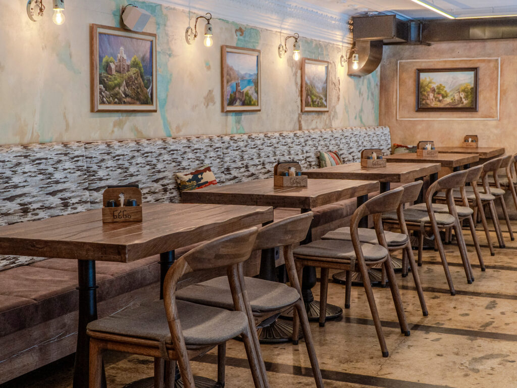 Художник-футурист, плавание и традиционная грузинская кухня — куда пойти после работы Художник-футурист, плавание и традиционная грузинская кухня — куда пойти после работы фото