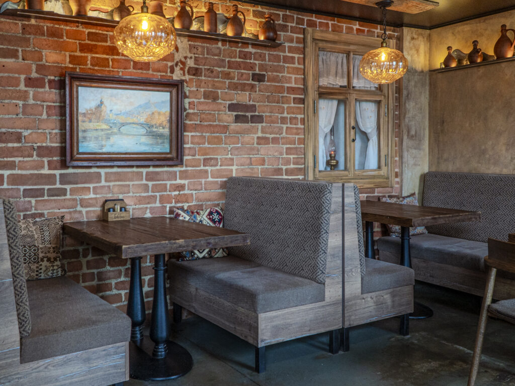 Художник-футурист, плавание и традиционная грузинская кухня — куда пойти после работы Художник-футурист, плавание и традиционная грузинская кухня — куда пойти после работы фото