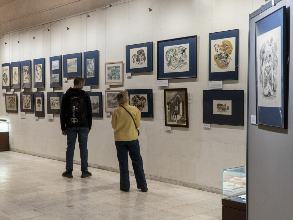 Книжная иллюстрация, комедия дель арте и ресторан из Поднебесной &mdash; куда пойти после работы  фото