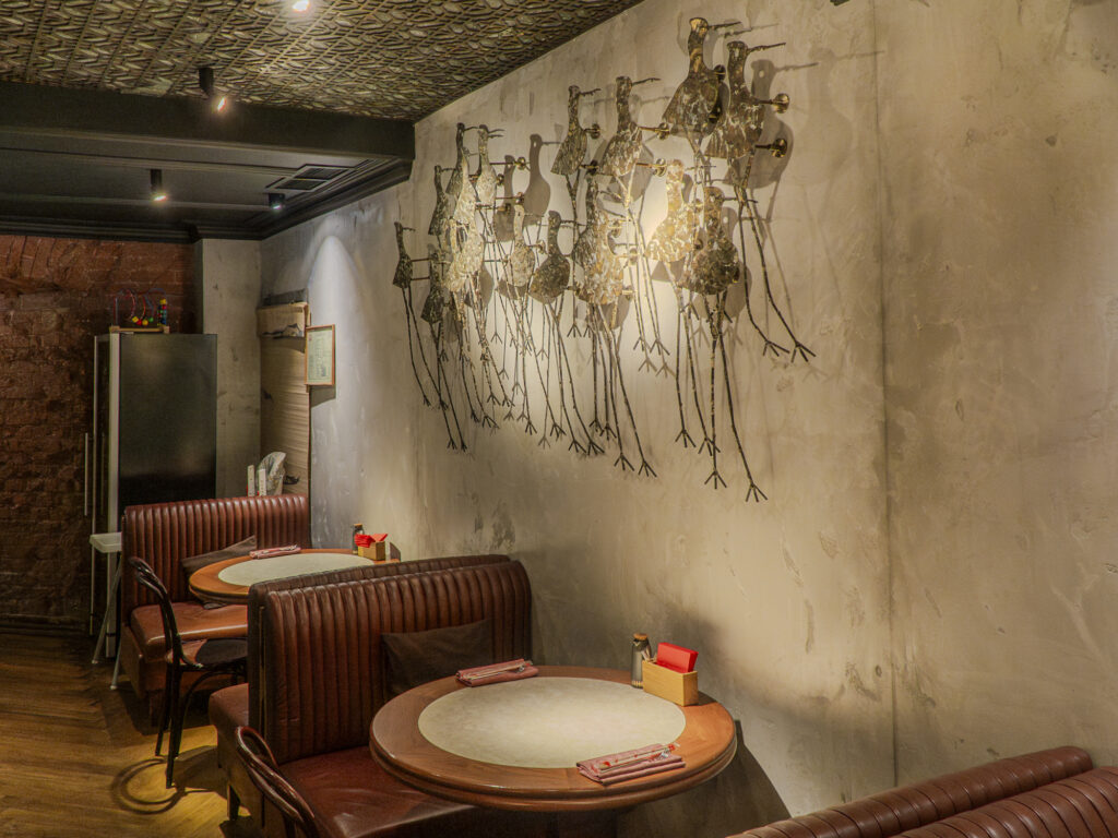 Книжная иллюстрация, комедия дель арте и ресторан из Поднебесной &mdash; куда пойти после работы  фото