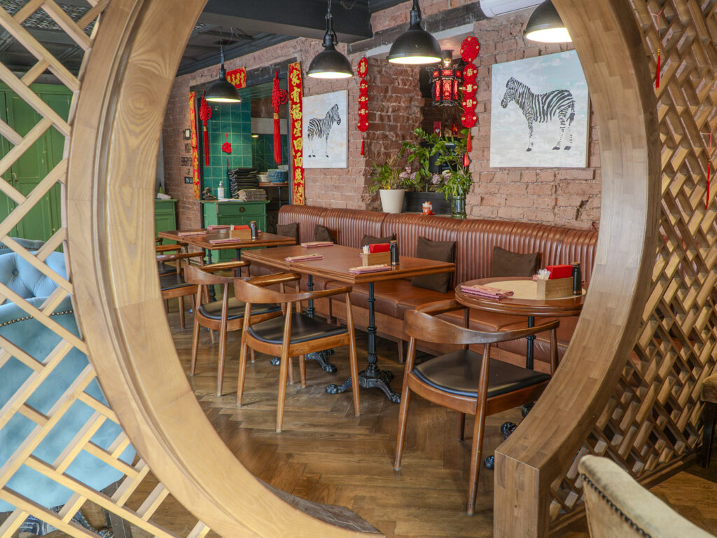 Книжная иллюстрация, комедия дель арте и ресторан из Поднебесной &mdash; куда пойти после работы  фото