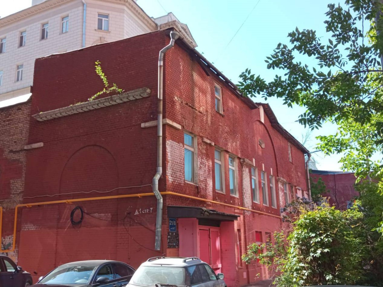 Крупное помещение в историческом здании в центре столицы выставлено на городские торги, фото