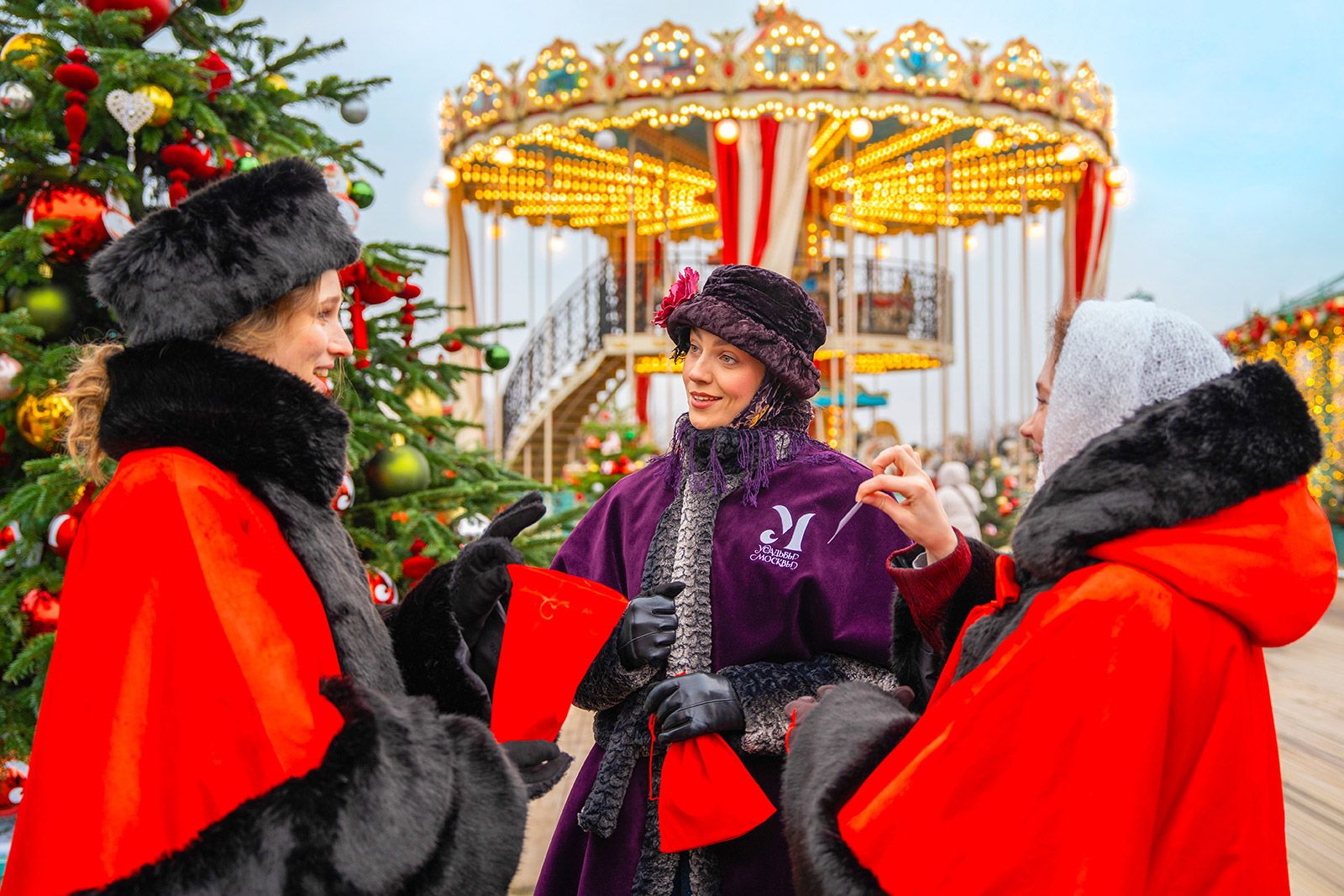 От ледовых шоу до подарков героям: в столице начинается фестиваль «Путешествие в Рождество», фото