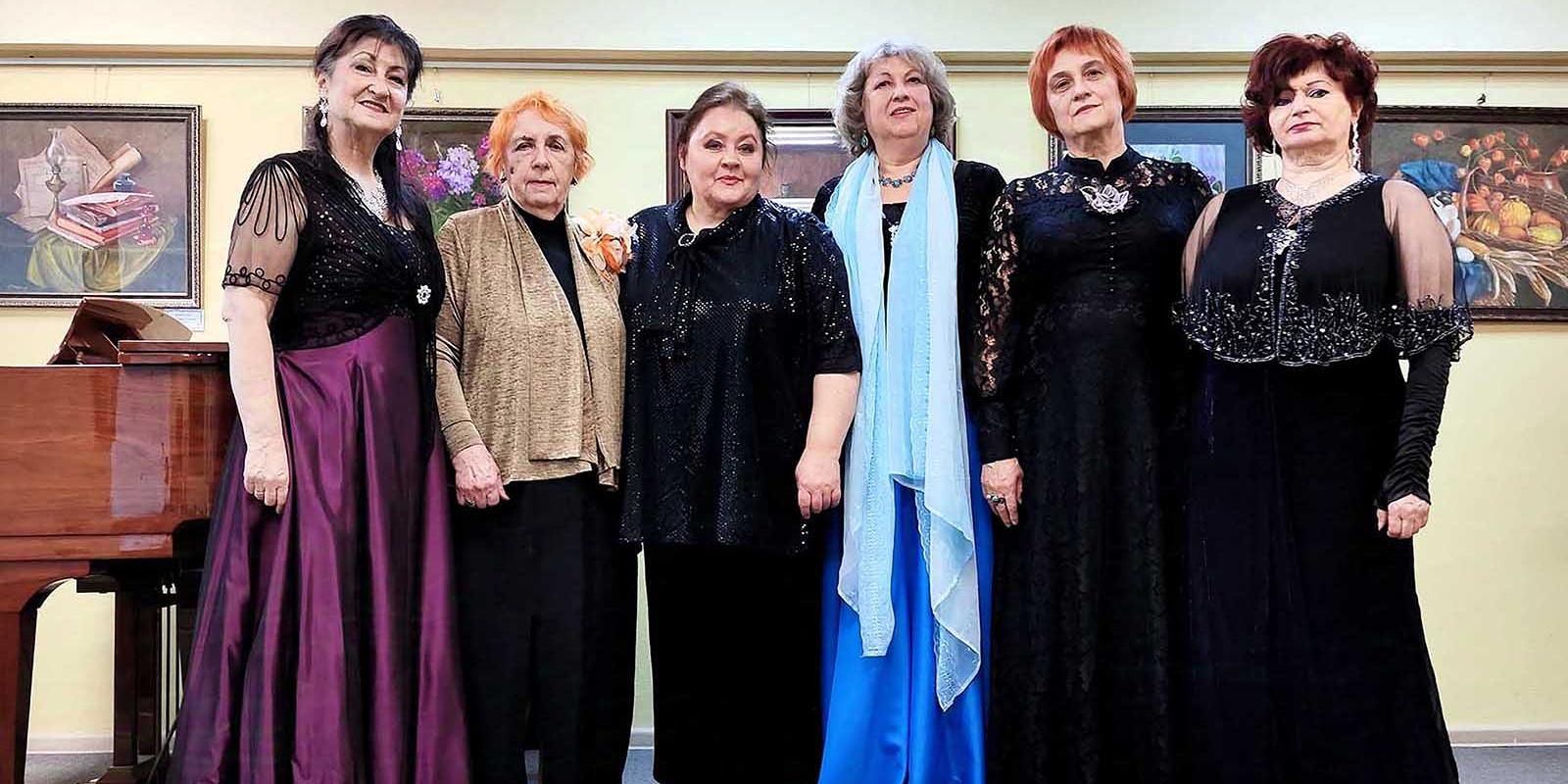 Вокальный коллектив Vivo voce выступит с новогодним концертом в клубе «Атом», фото