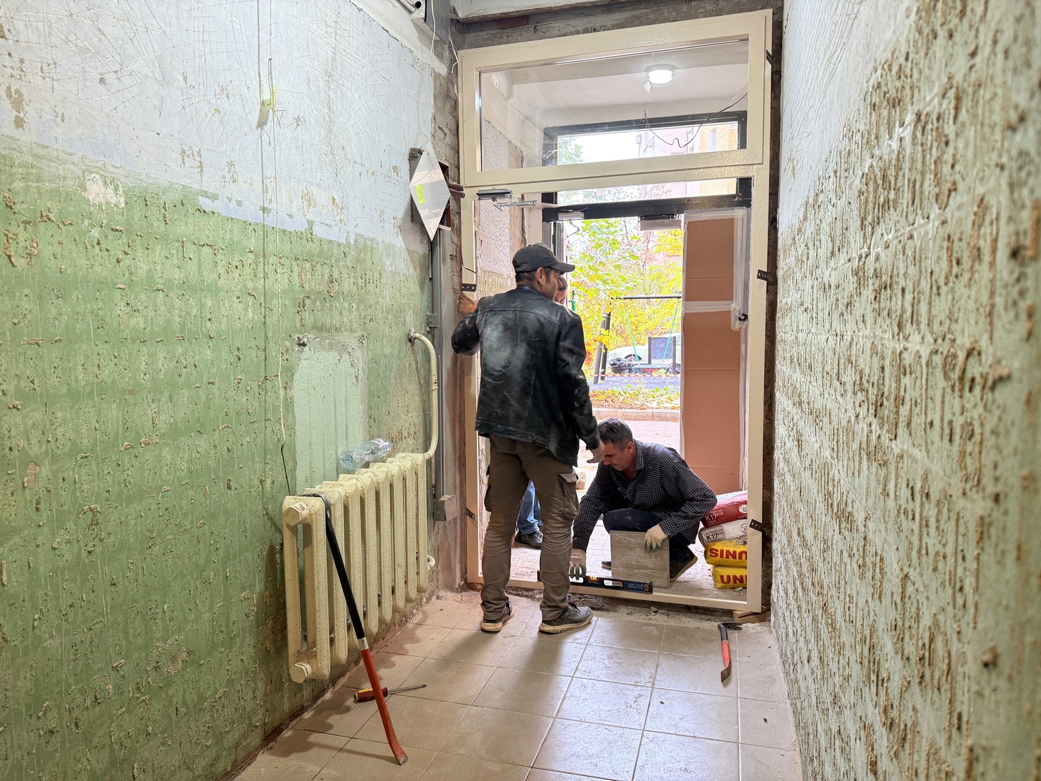 В Хамовниках отремонтировали подъезды в трех многоквартирных домах , фото