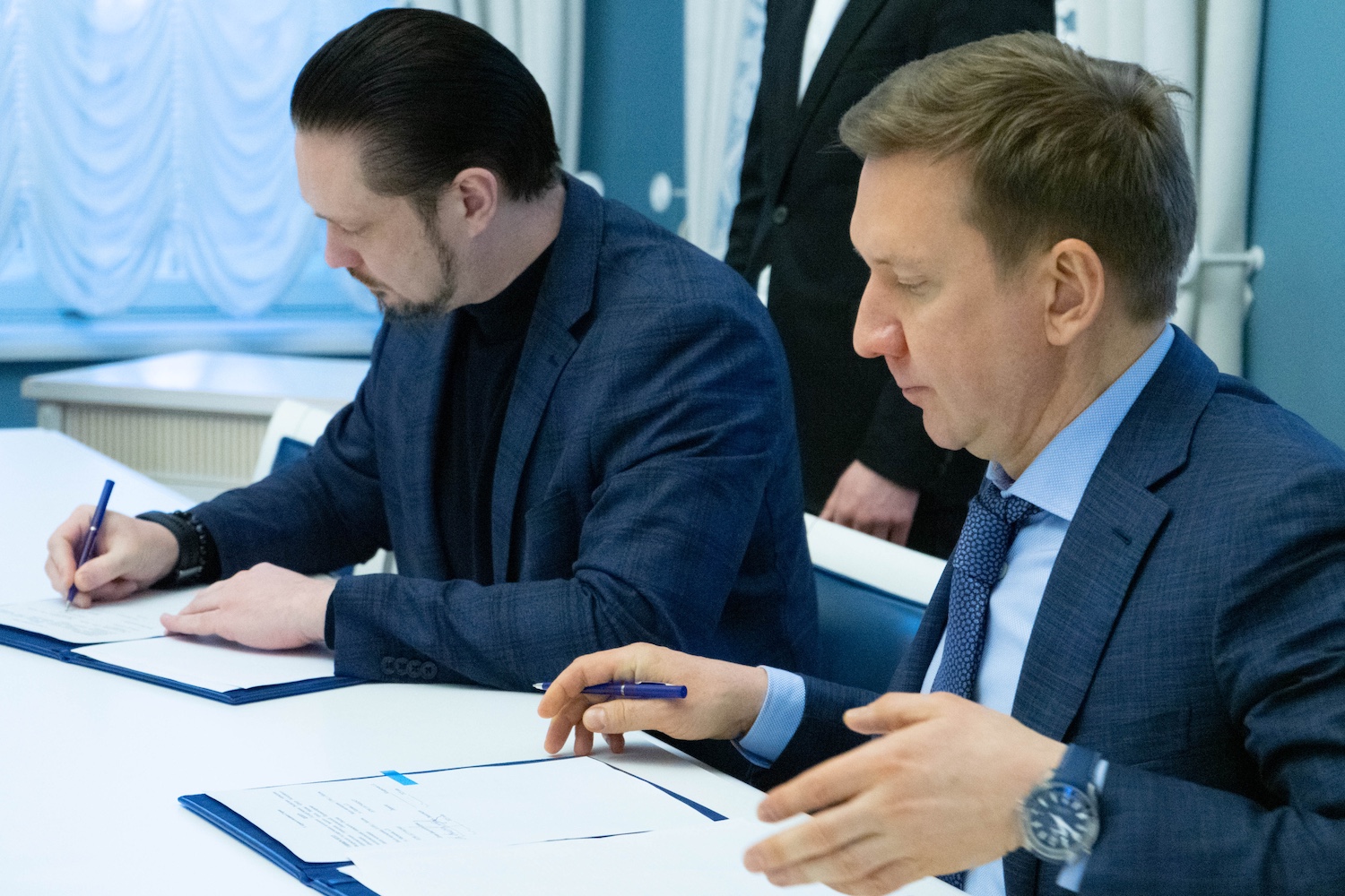 В Москве появились молодежные клубы по законотворчеству, фото