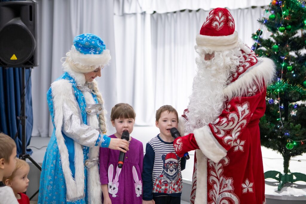 Новогодний бал подготовили для жителей Восточного округа  фото
