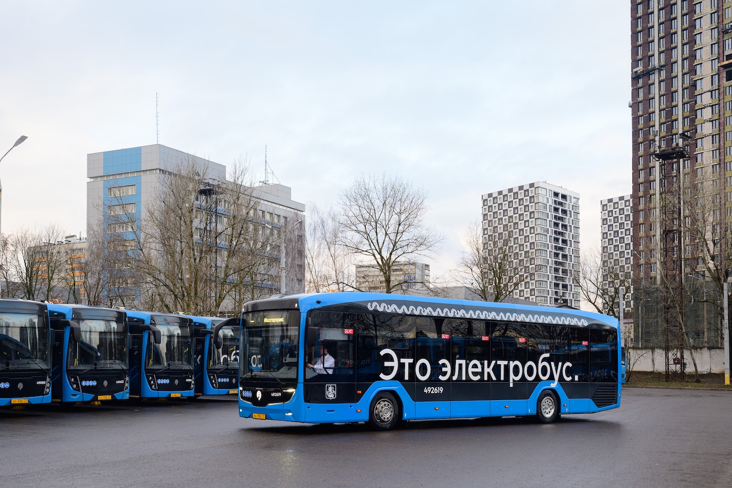 На маршруте 793 в ЗАО автобусы заменили на электробусы, фото