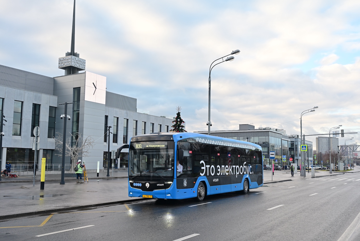 Дополнительные электробусы вышли на улицы столицы, фото