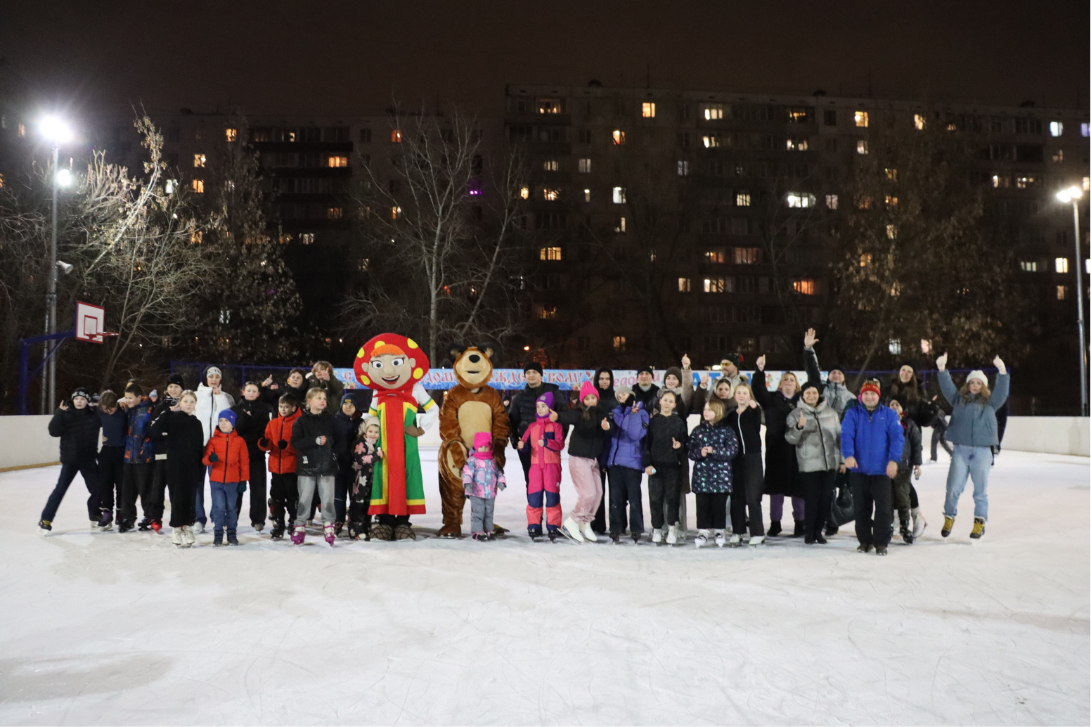 Первые дворовые катки с искусственным льдом открылись в Алтуфьевском, фото