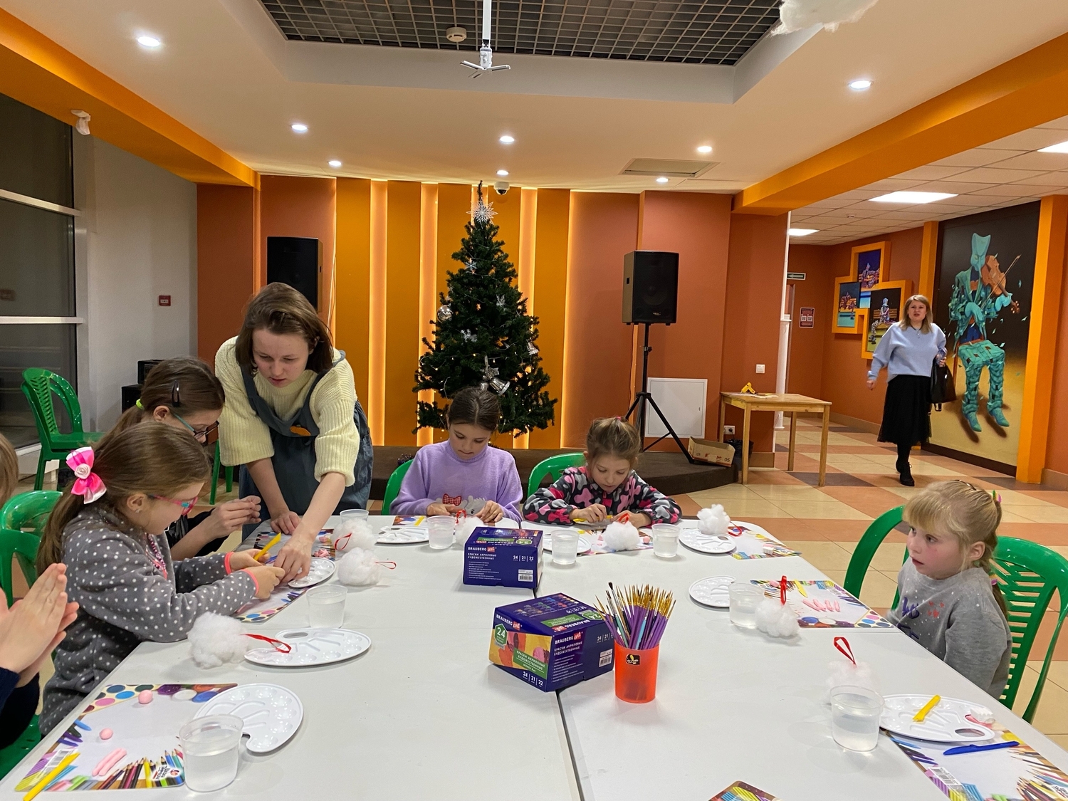 Конкурс «Лучшая новогодняя елочная игрушка – 2026» стартовал во Внуково, фото