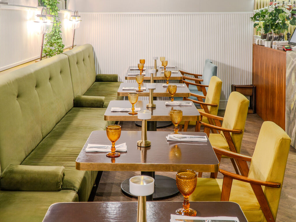 Рисунки пастелью, китайские свитки и необистро &mdash; куда пойти после работы  фото