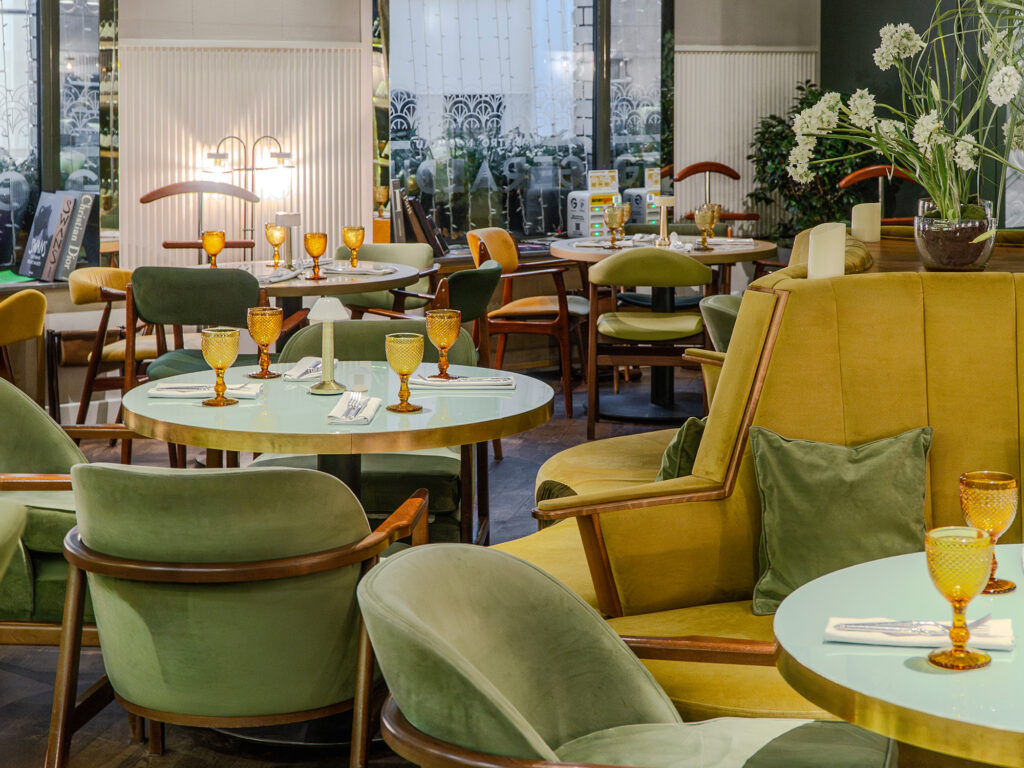 Рисунки пастелью, китайские свитки и необистро &mdash; куда пойти после работы  фото