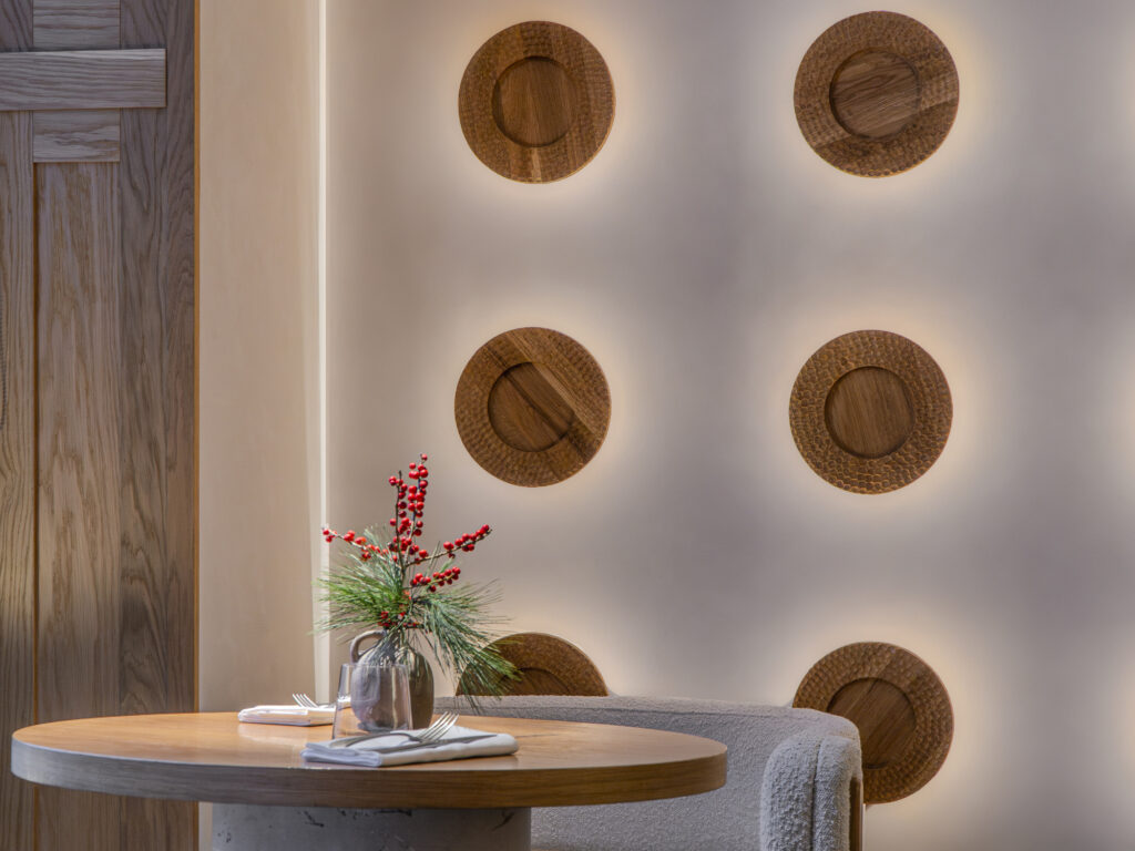 Настольные игры в усадьбе, выставка братьев-архитекторов и кухня Старого Света &mdash; куда пойти после работы  фото