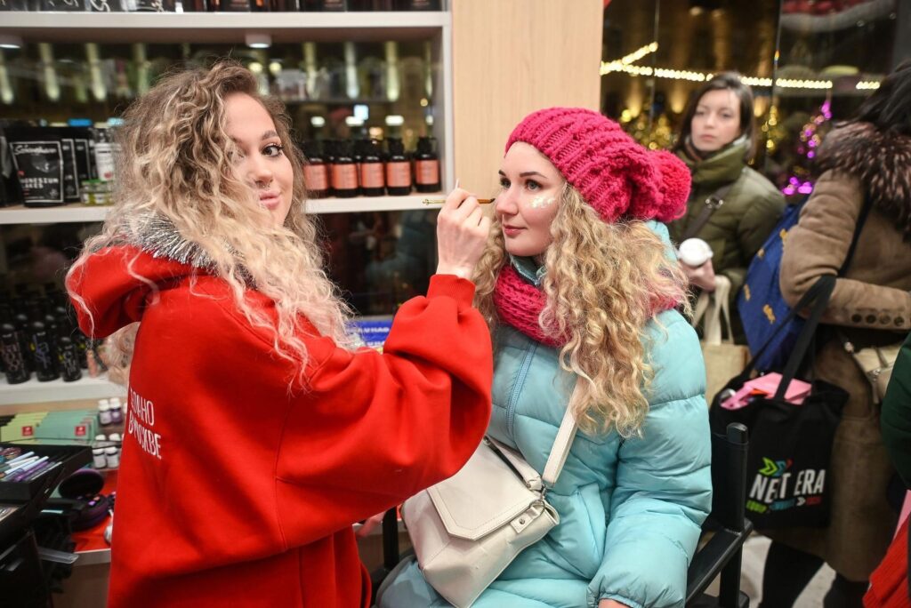 От косметики и чая до одежды и украшений: на Тверском бульваре открыт маркет локальных брендов  фото