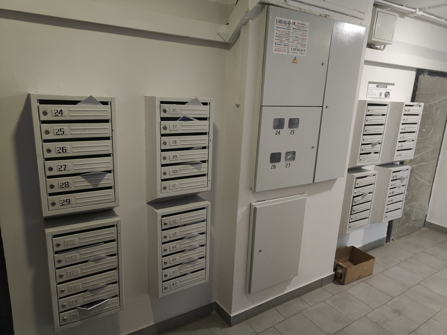 В доме в Тихвинском переулке завершили комплексный ремонт подъездов, фото