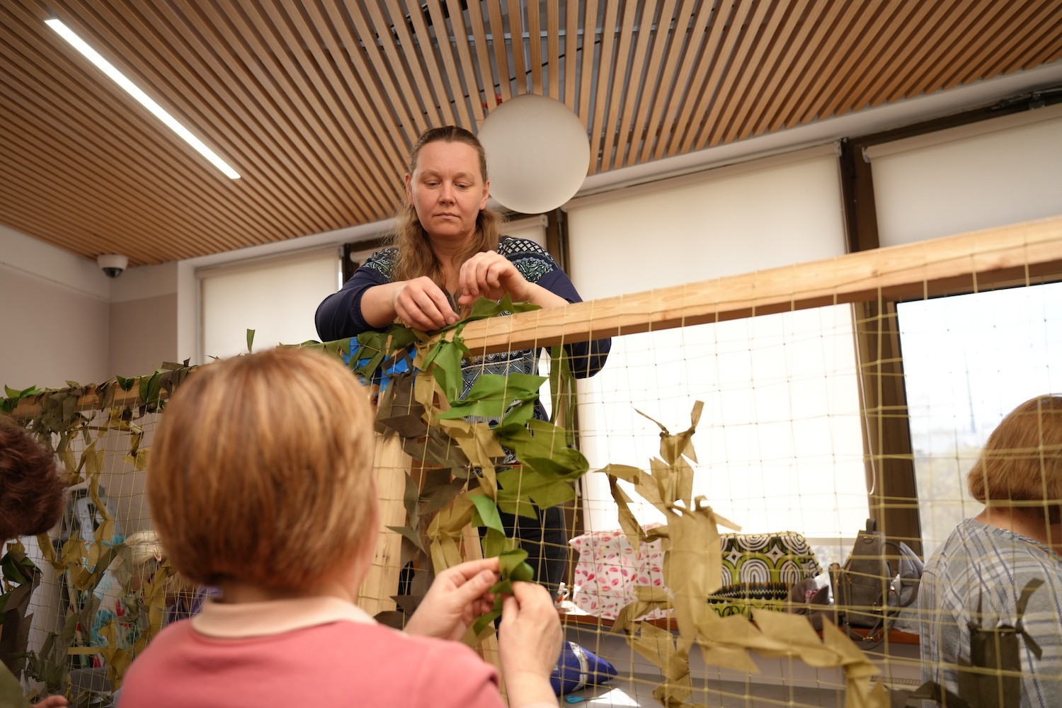 В Северном Тушино продолжают собирать и отправлять гуманитарную помощь в зону СВО, фото