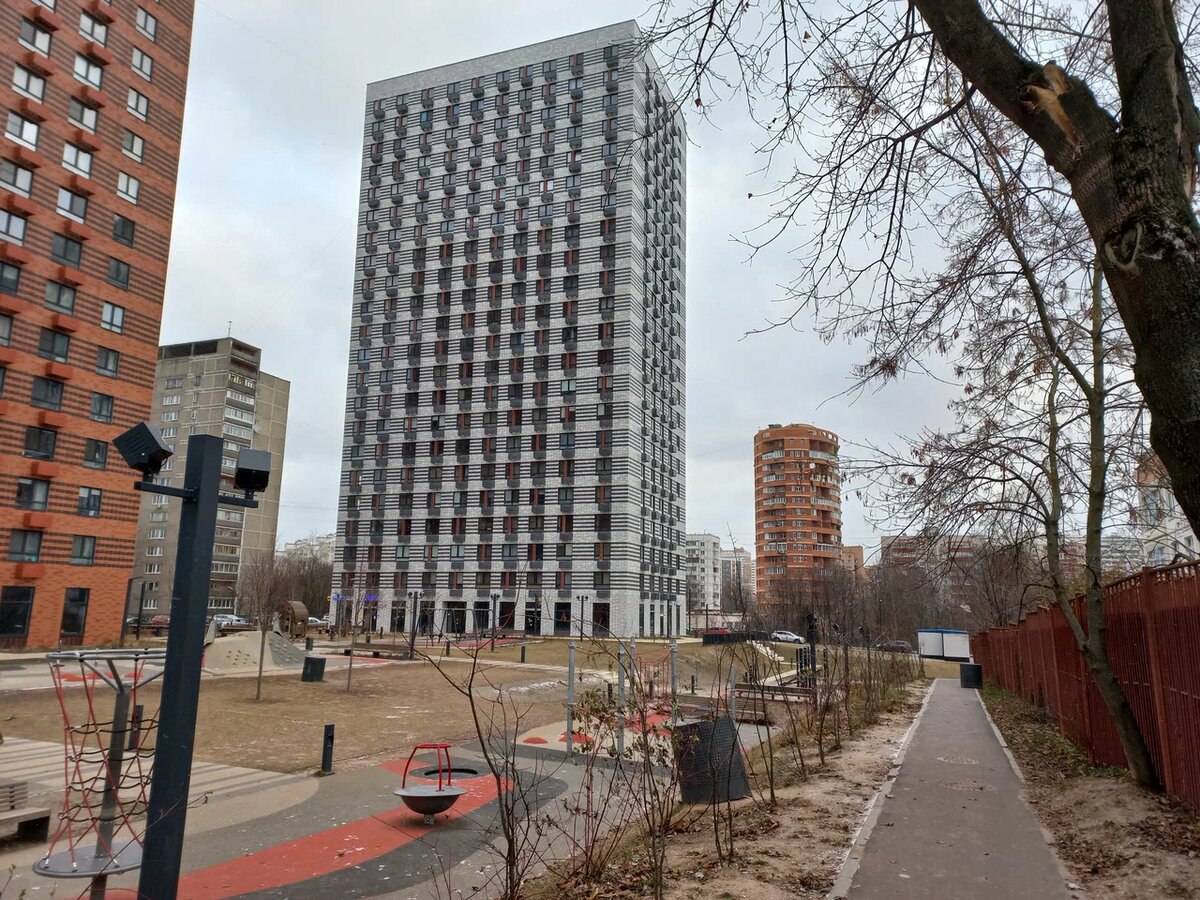 Три нежилых помещения у метро «Молодежная» выставлены на городские торги, фото