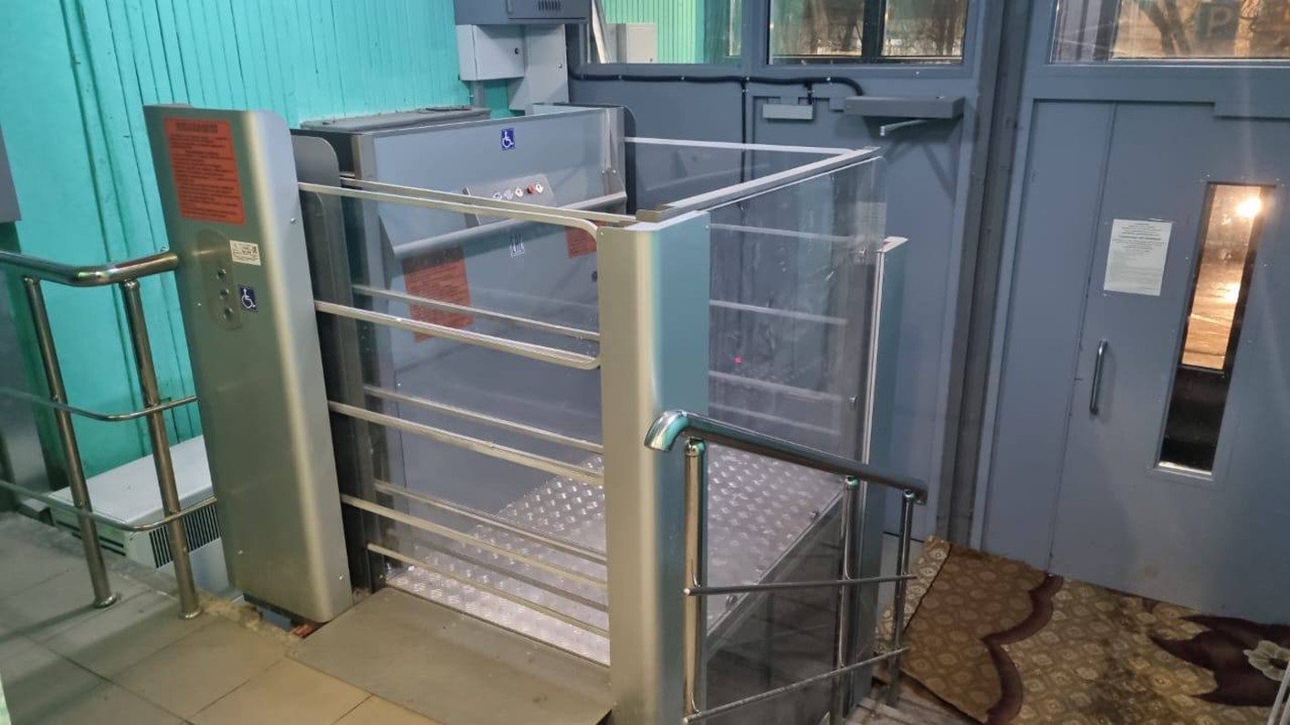 Шесть подъемных платформ для маломобильных жителей установят в домах Лианозово, фото