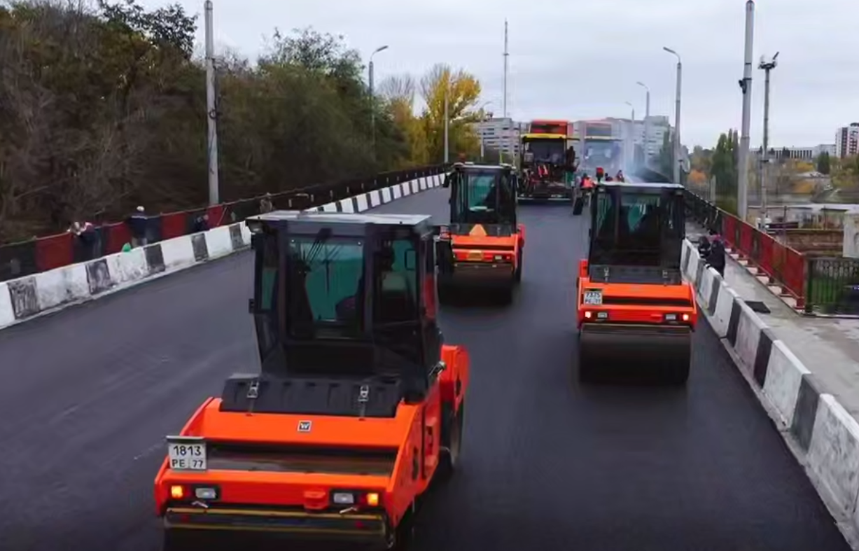 Москва передала ДНР более 200 единиц коммунальной техники, фото