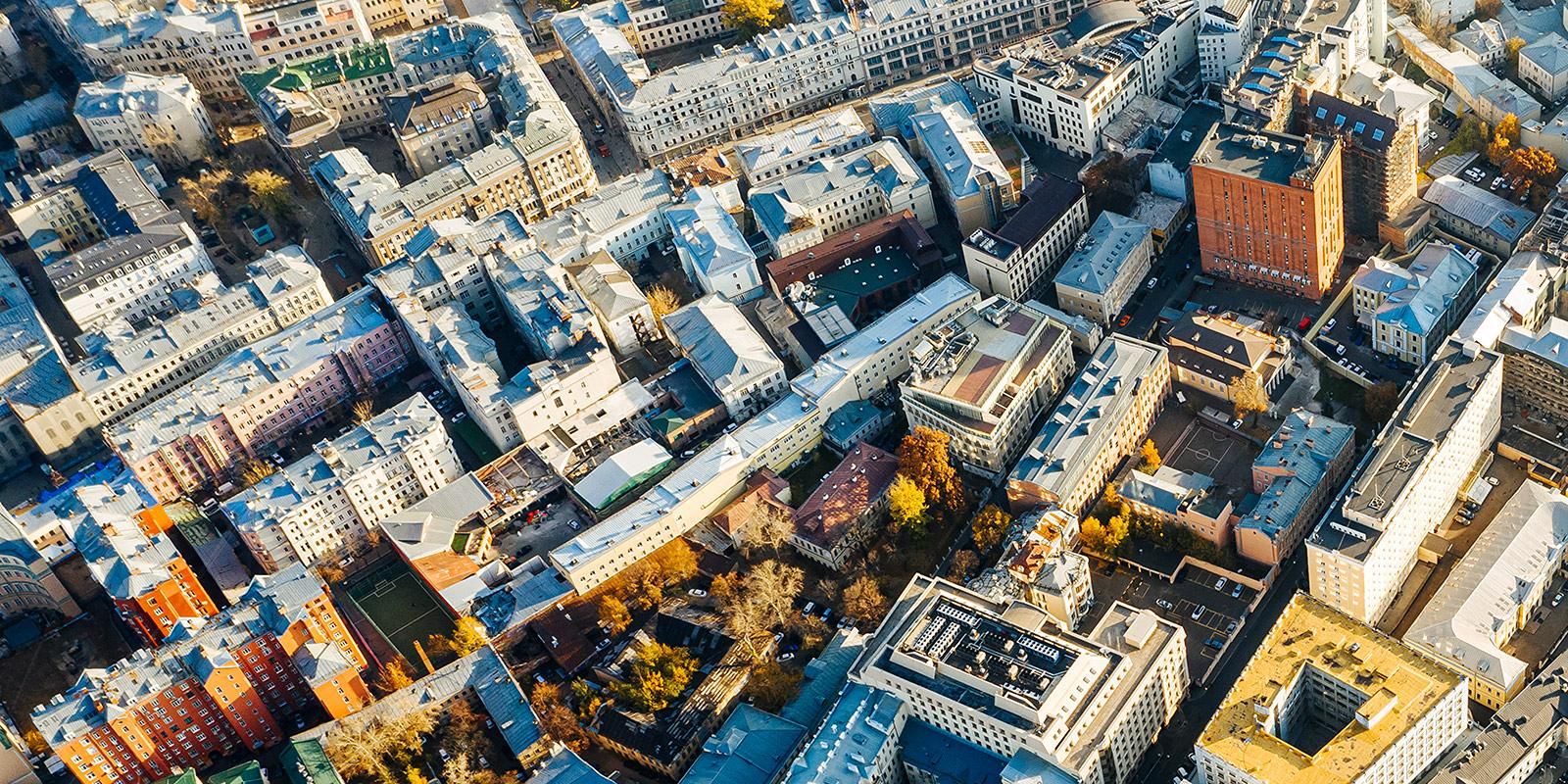 Более 400 нестационарных торговых объектов реализовали на столичных торгах в 2025 году, фото