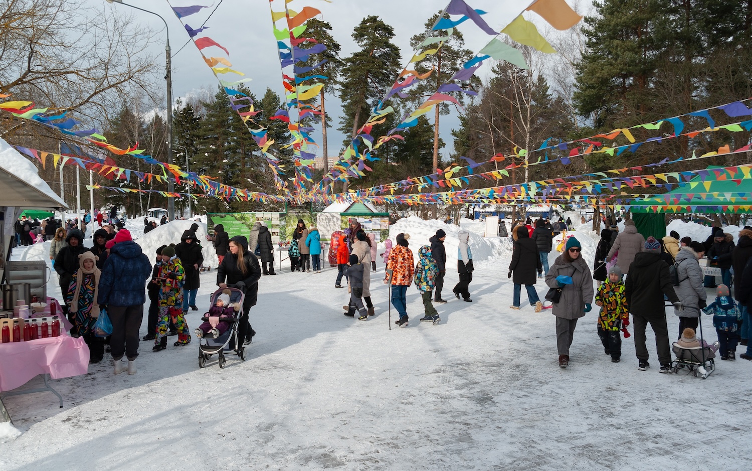 В Озеропарке на Школьном озере прошли масленичные гуляния, фото