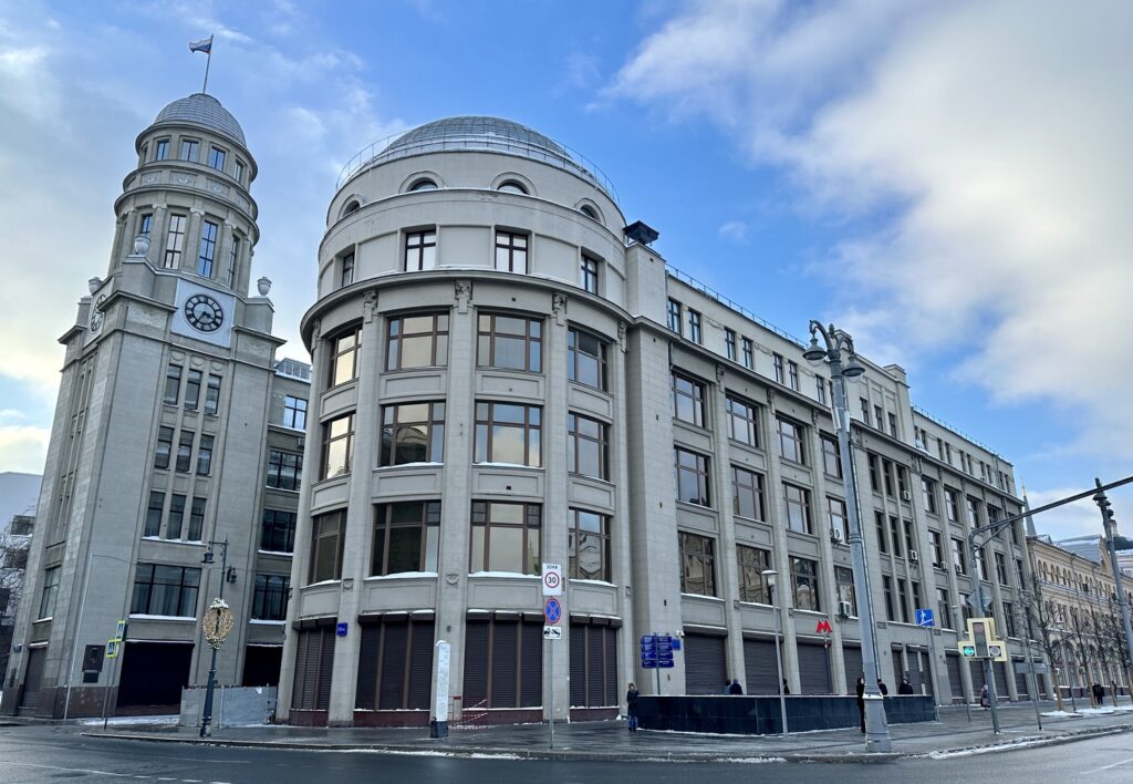 Театральная &mdash; Лубянка: колорит &laquo;Бубновской дыры&raquo; и иранский Грифон в Теплых рядах  фото