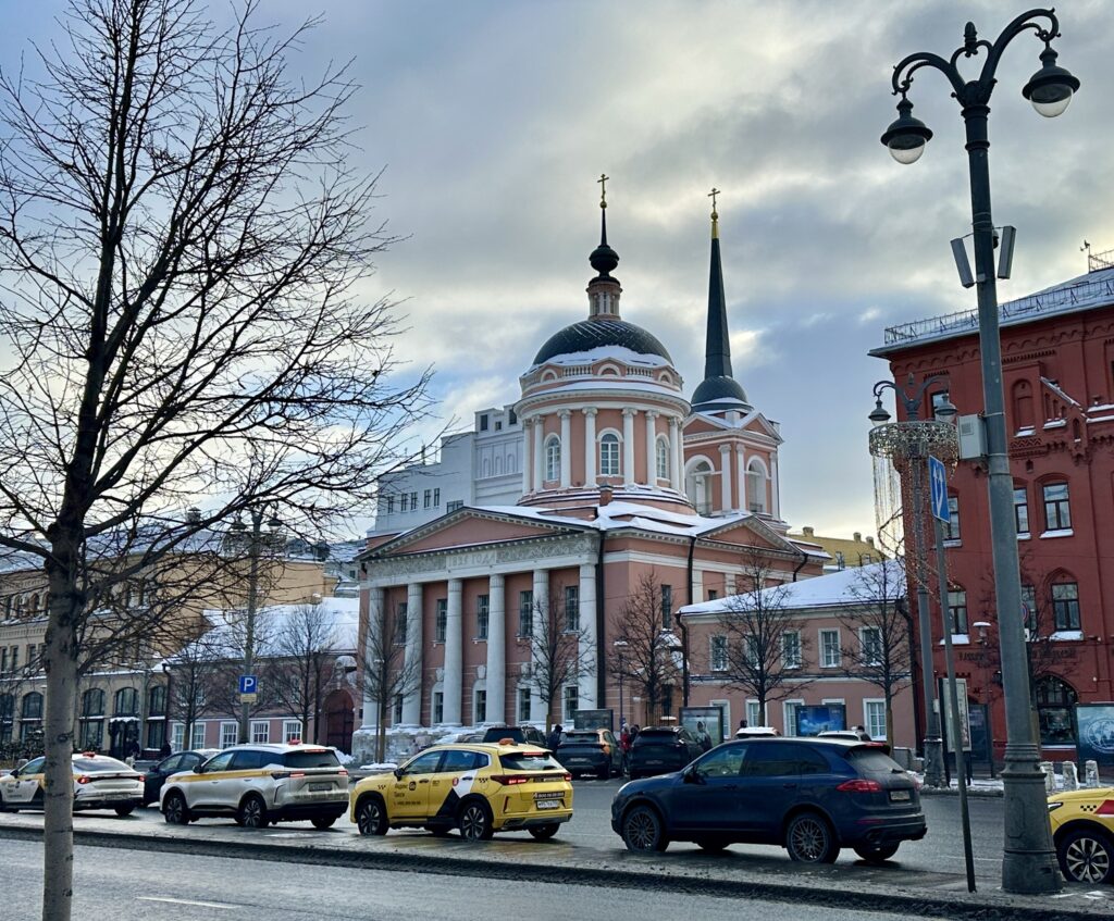 Театральная &mdash; Лубянка: колорит &laquo;Бубновской дыры&raquo; и иранский Грифон в Теплых рядах  фото