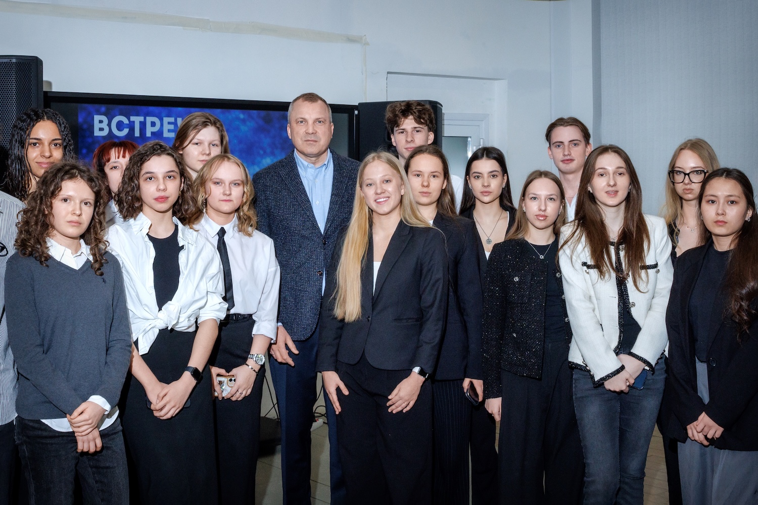 Телеведущий Попов рассказал школьникам Можайского района о профессии журналиста, фото