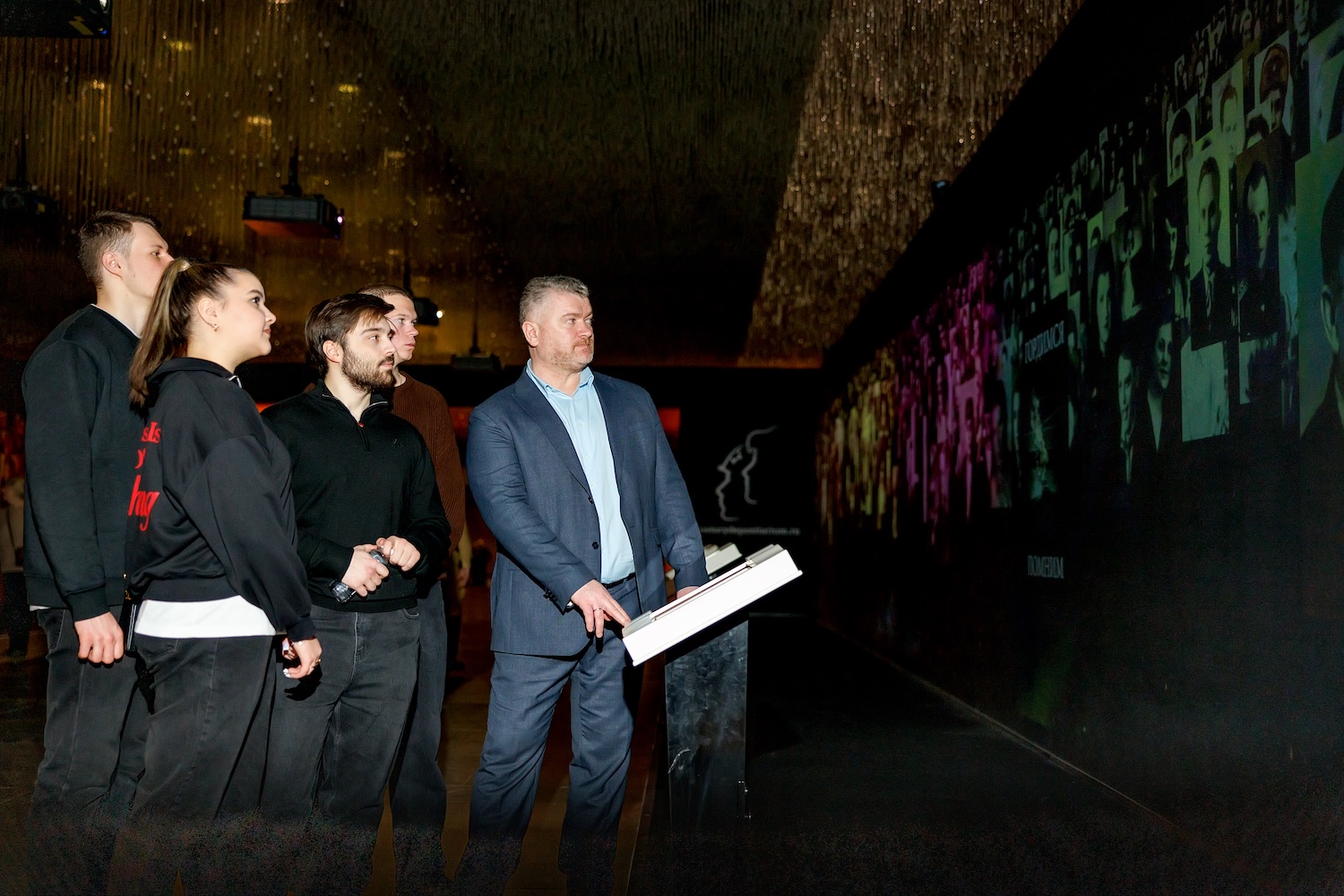 Ветераны и студенты Дорогомилово посетили Музей Победы, фото