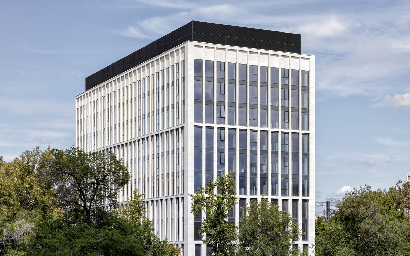 Владимир Ефимов: Более пяти миллионов квадратных метров общественно-деловой и производственной недвижимости возвели в столице в 2025 году, фото