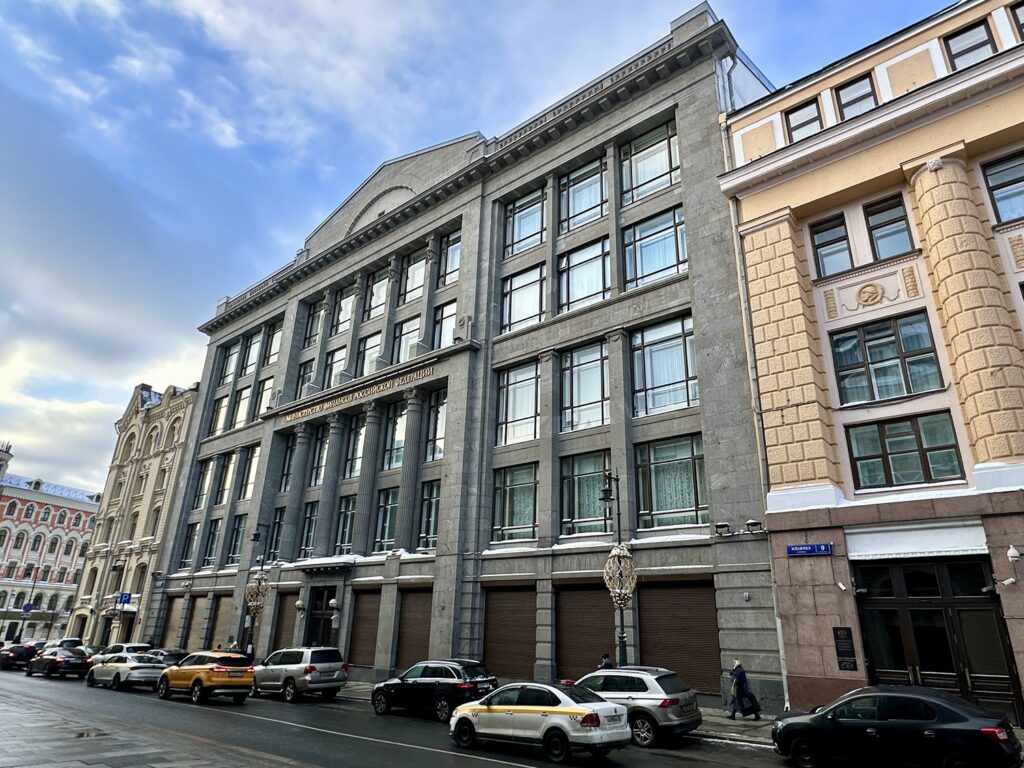 Театральная &mdash; Лубянка: колорит &laquo;Бубновской дыры&raquo; и иранский Грифон в Теплых рядах  фото