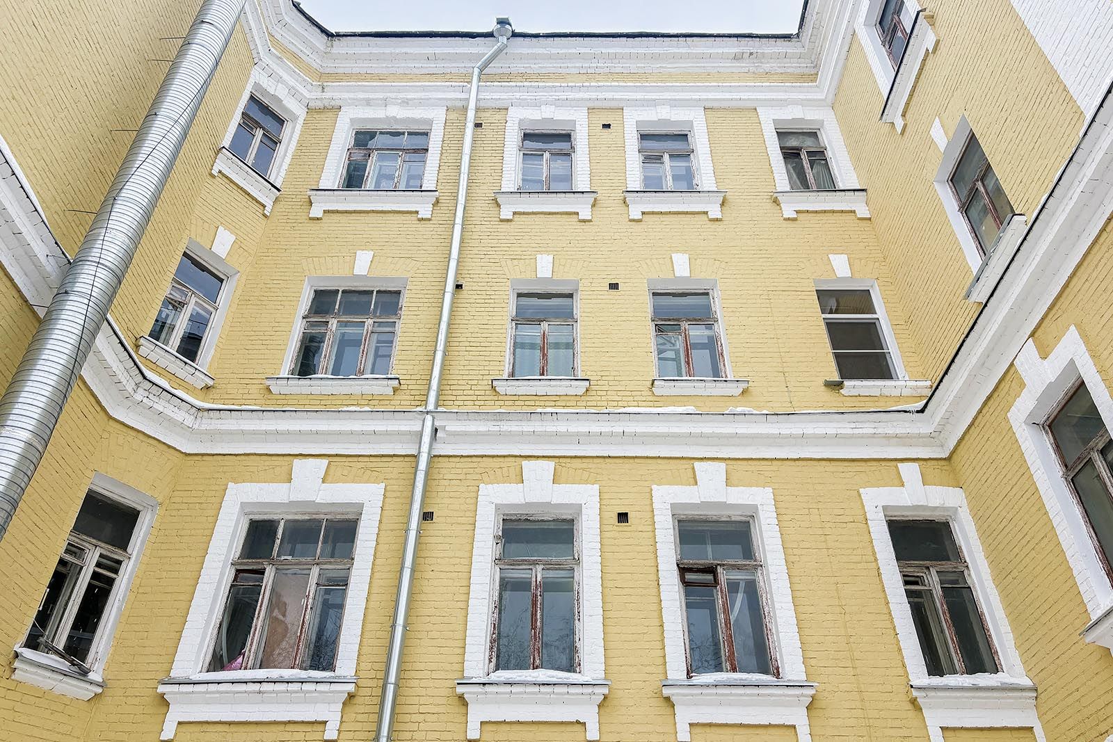 В Москве отреставрировали фасады восьми домов с полукруглыми ризалитами, фото