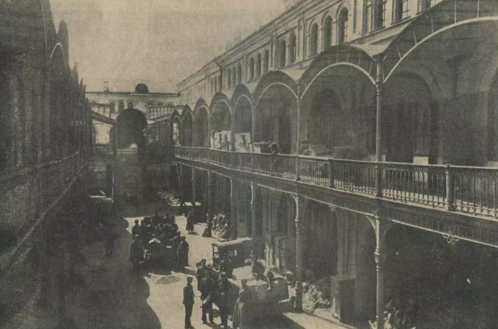 Театральная &mdash; Лубянка: колорит &laquo;Бубновской дыры&raquo; и иранский Грифон в Теплых рядах  фото