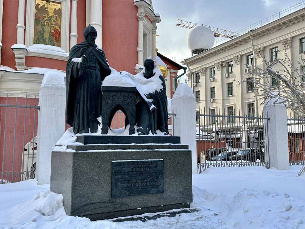 Театральная &mdash; Лубянка: колорит &laquo;Бубновской дыры&raquo; и иранский Грифон в Теплых рядах  фото