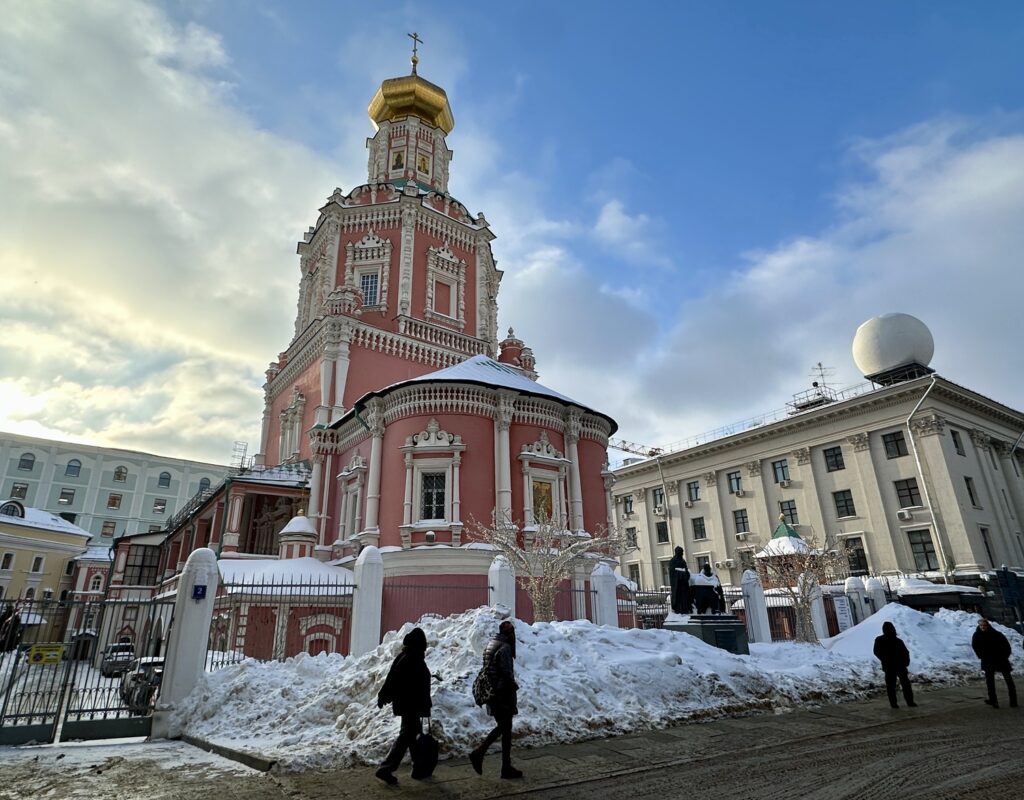 Театральная &mdash; Лубянка: колорит &laquo;Бубновской дыры&raquo; и иранский Грифон в Теплых рядах  фото