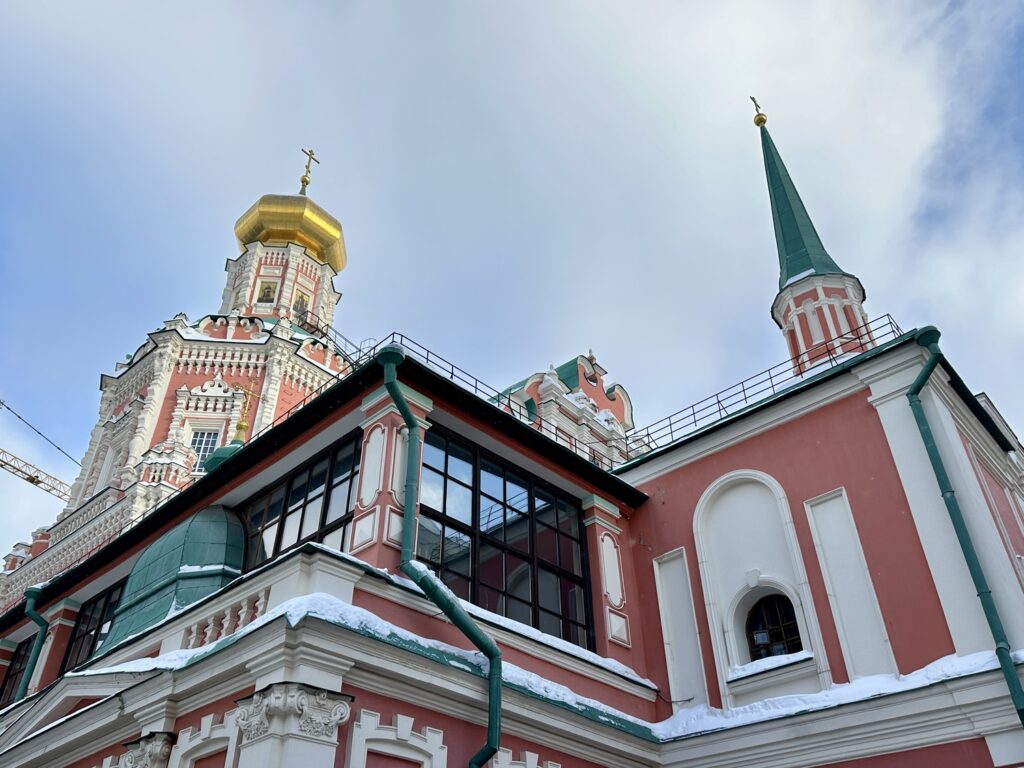 Театральная &mdash; Лубянка: колорит &laquo;Бубновской дыры&raquo; и иранский Грифон в Теплых рядах  фото