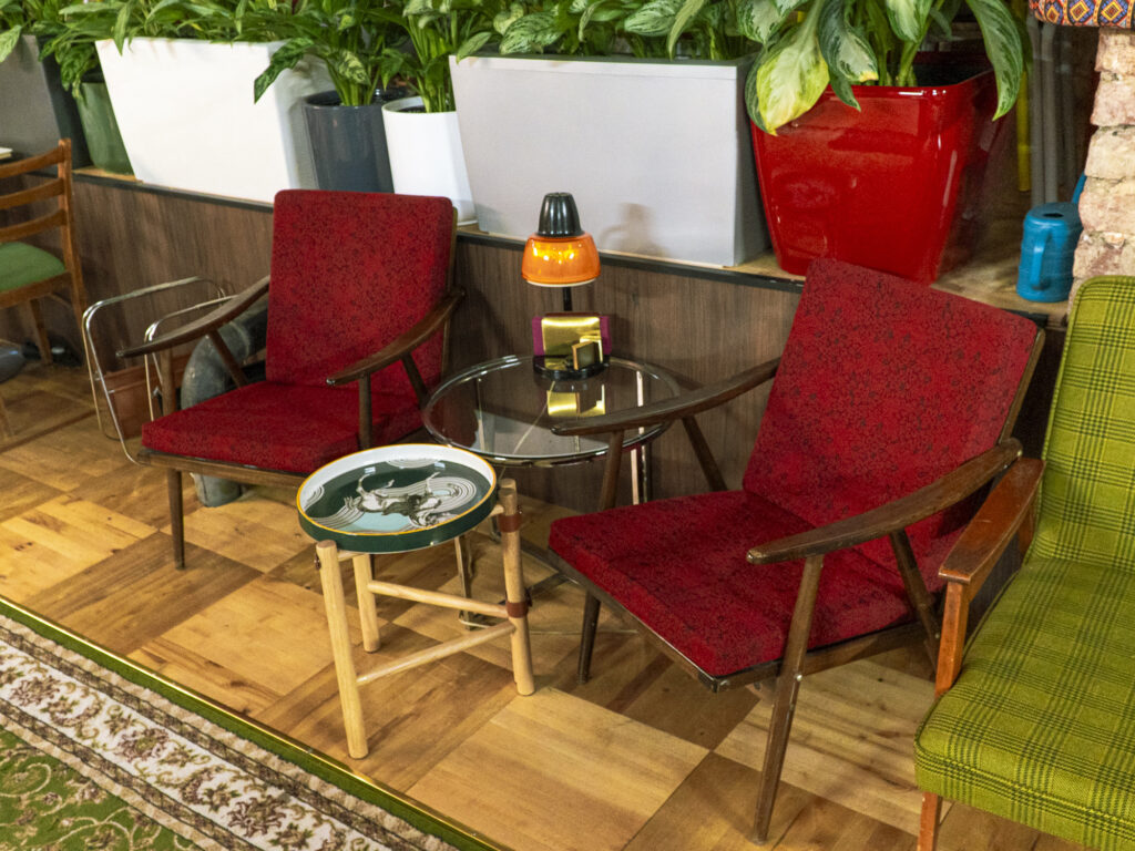 Современная китайская живопись, спектакль в спектакле и электробуфет &mdash; куда пойти после работы  фото