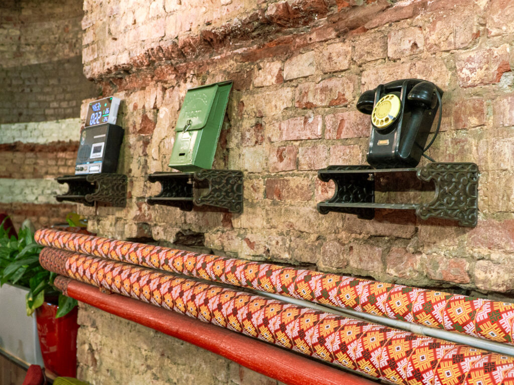 Современная китайская живопись, спектакль в спектакле и электробуфет &mdash; куда пойти после работы  фото