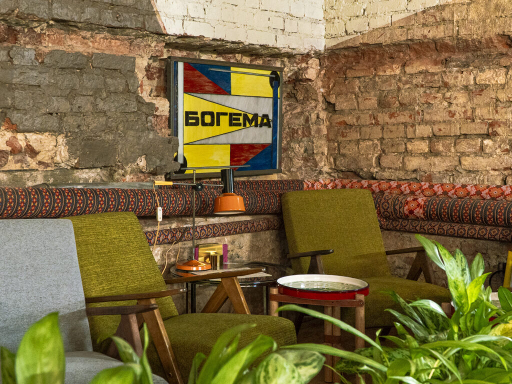 Современная китайская живопись, спектакль в спектакле и электробуфет &mdash; куда пойти после работы  фото