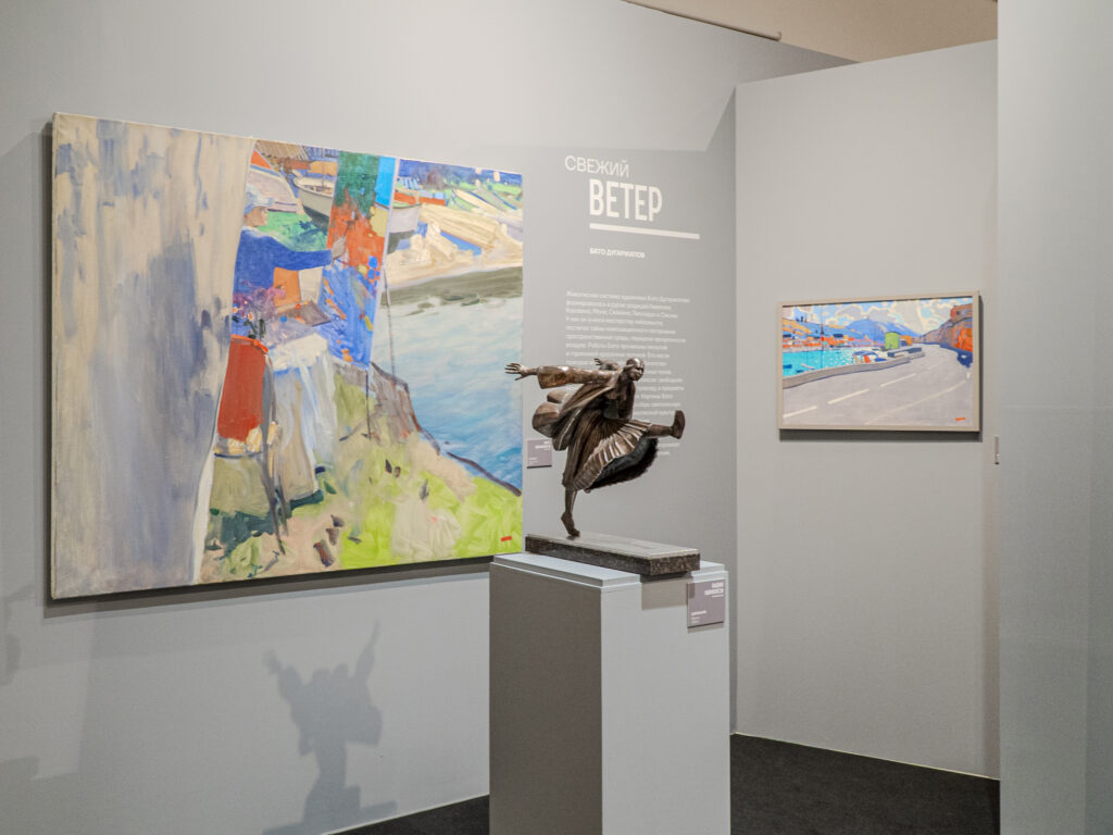 Оперные шедевры в библиотеке, выставка российских художников и семейный ресторан &mdash; куда пойти после работы  фото