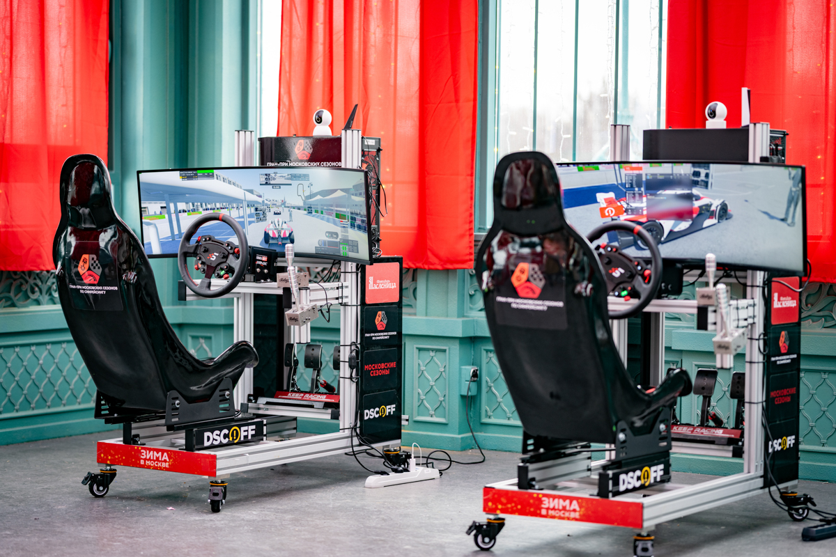 За руль — к победе: на московской «Масленице» проходят гонки на автосимуляторах, фото